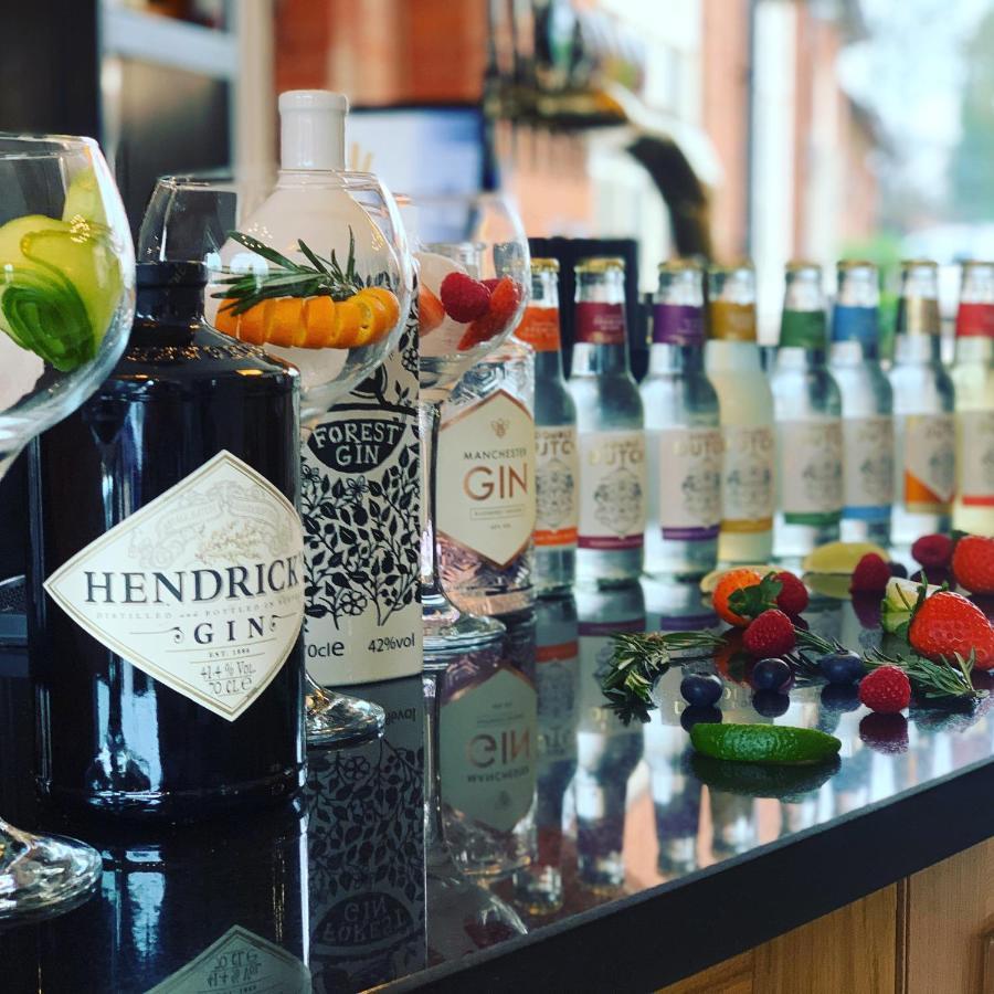 The Wheatsheaf Hotel, Sandbach Exterior foto Hendrick's Gin